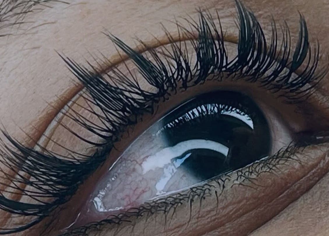 Extensions de cils élégantes chez Fa'cils, Port-la-nouvelle, Occitanie, FR, pour un regard sublime.