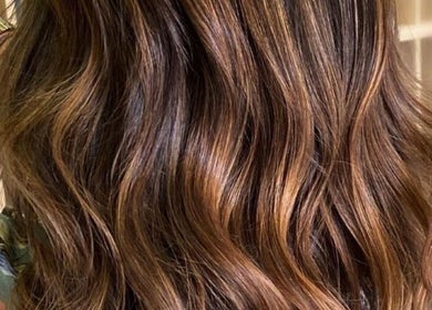 Cabelo ondulado e liso no Haroldo Jr. | Solo Concept, em Lisboa, Lisboa, PT.