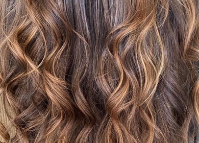 Cabelo com ondas feitas no Haroldo Jr. | Solo Concept em Lisboa, Lisboa, PT.