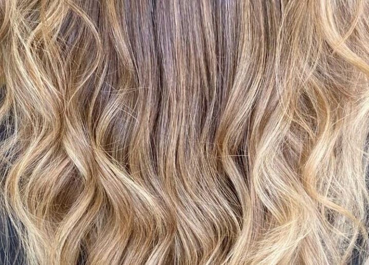 Cabelos ondulados e dourados no Haroldo Jr. | Solo Concept, Lisboa, Lisboa, PT.