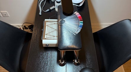 Station manucure moderne chez Nails & Ink By Péroline, Villeurbanne, Auvergne-rhône-alpes, FR.