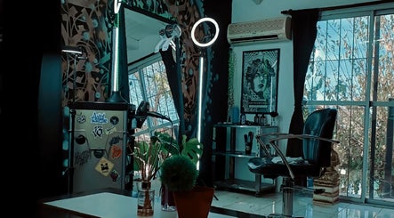 Interior moderno de Bastardos Studio en Guernica, Provincia De Buenos Aires, AR. Estilo urbano y contemporáneo.