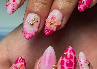 Stylisme d'ongles vibrant chez Nouny Nails Lab, Avignon, Provence-alpes-côte D'azur, FR.