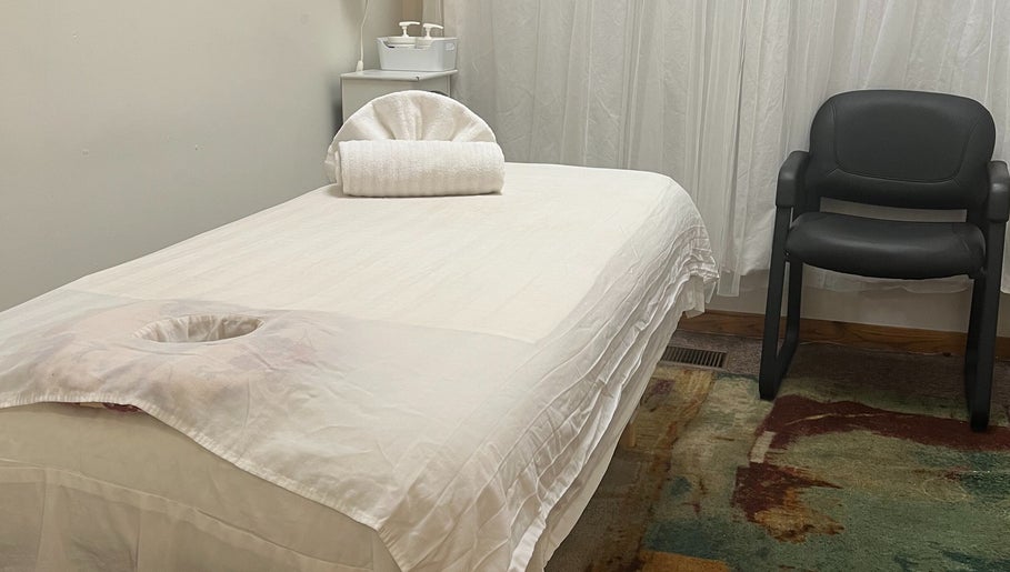 Tranquil massage room at Chinese Massage Oasis, Salt Lake City, Utah, US with a cozy massage table.