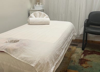 Tranquil massage room at Chinese Massage Oasis, Salt Lake City, Utah, US with a cozy massage table.