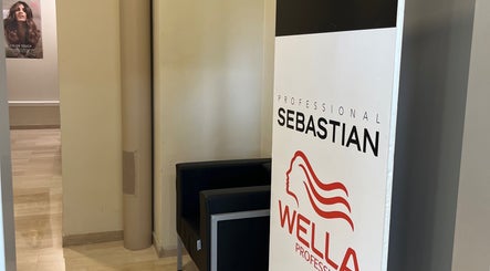 Interno accogliente del salone Timeless a Frosinone, Lazio, IT con marchio Sebastian Professional.