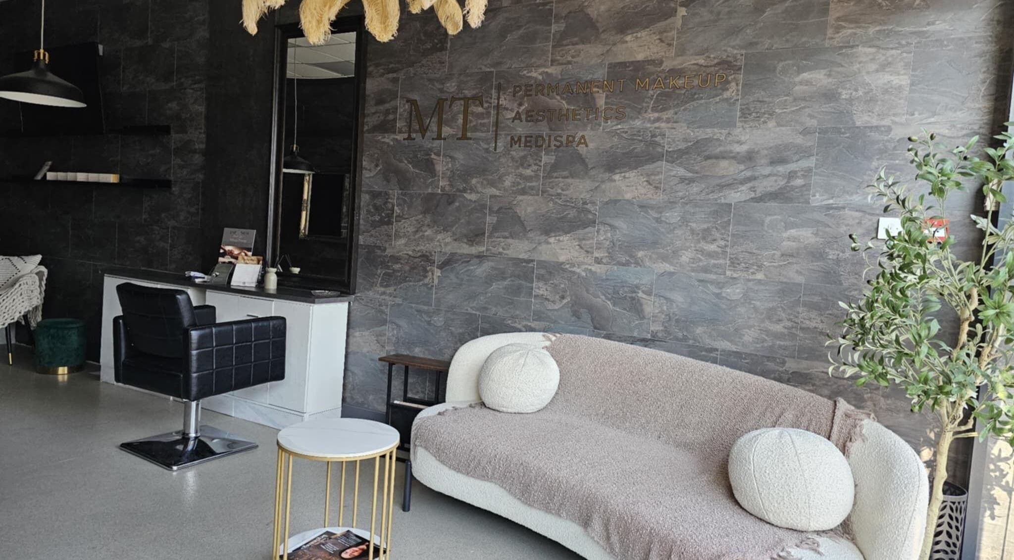 Elegant seating area at Japanese Head Spa & Relaxing Massage by Jac&Jues, Southampton, England, GB.