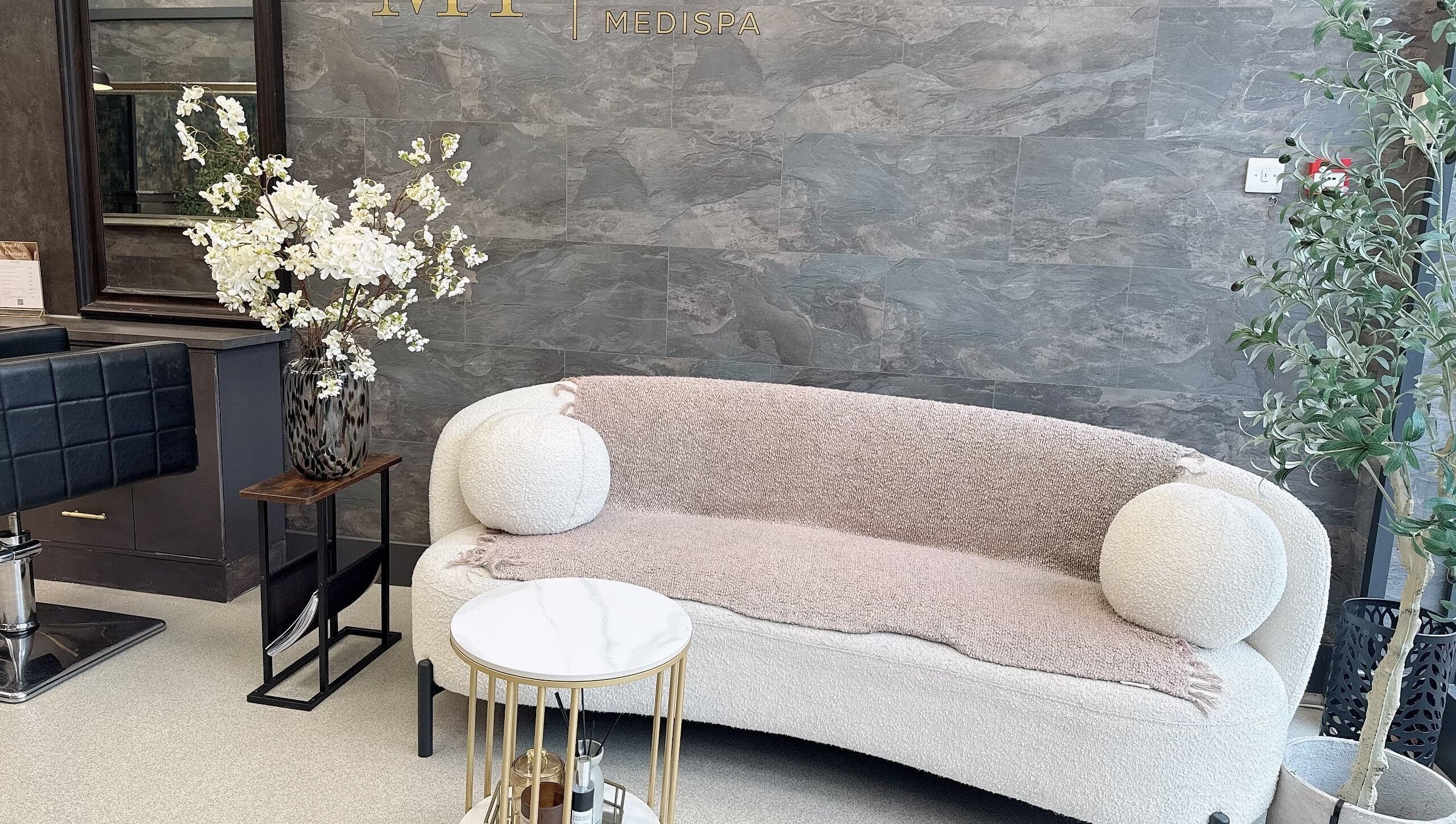 Relaxing lounge area at Japanese Head Spa & Relaxing Massage by Jac, Southampton, England, GB.