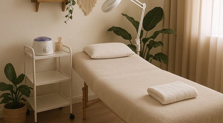 Tranquil massage bed setup at Ocean Breeze Mobile Studio, Colac, Victoria, AU, with soft lighting.