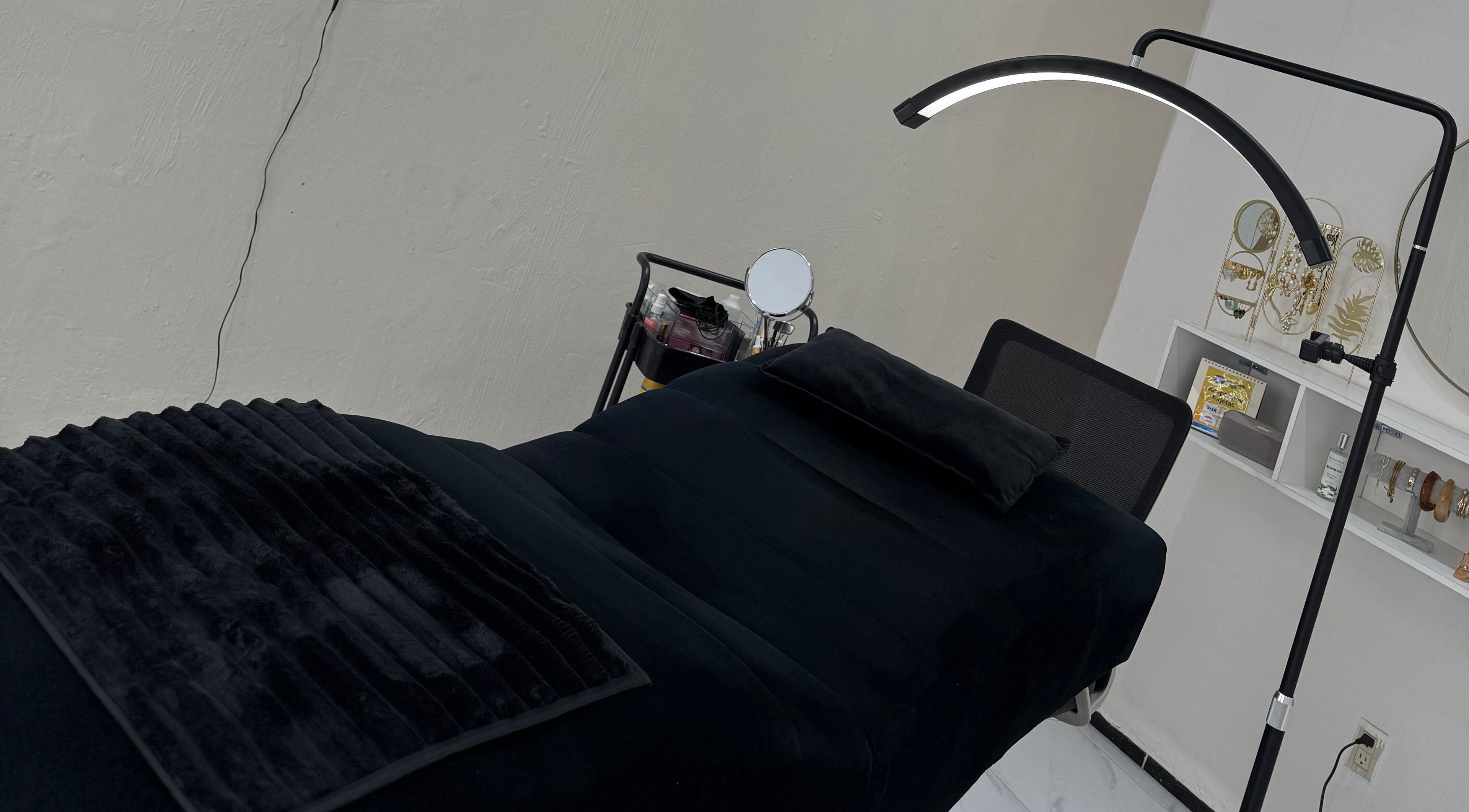 Sala de tratamientos en Diana Castro | BROWS & LASHES, Zapopan, Jalisco, MX, equipada para cejas y pestañas.