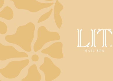 Logo de Lit Nail Spa en diseño floral dorado, ubicado en Cuenca, Azuay, EC.