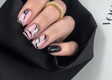 Stilvolle Nageldesigns bei Nails & Beauty Artist Educator in Östringen, Baden-württemberg, DE.