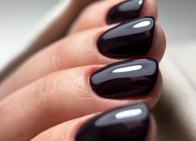 Hochglanz schwarz lackierte Nägel bei Nails & Beauty Artist Educator, Östringen, Baden-württemberg, DE.