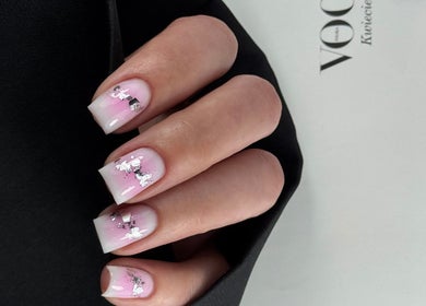 Elegantes Nageldesign mit rosa und silber bei Nails & Beauty Artist Educator, Östringen, Baden-württemberg, DE.