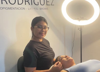 Especialista en LR CEJAS realiza microblading en Soledad, Atlántico, CO.