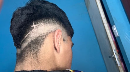Corte de cabello moderno en Ezebarber, General Rodríguez, Provincia De Buenos Aires, AR.