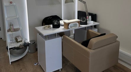 Modern nail station at Freyasbeautybar, Caterham, England, GB, with cozy seating and stylish decor.
