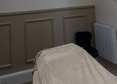 Relaxing treatment room at Freyasbeautybar, Caterham, England, GB offering wellness therapies.