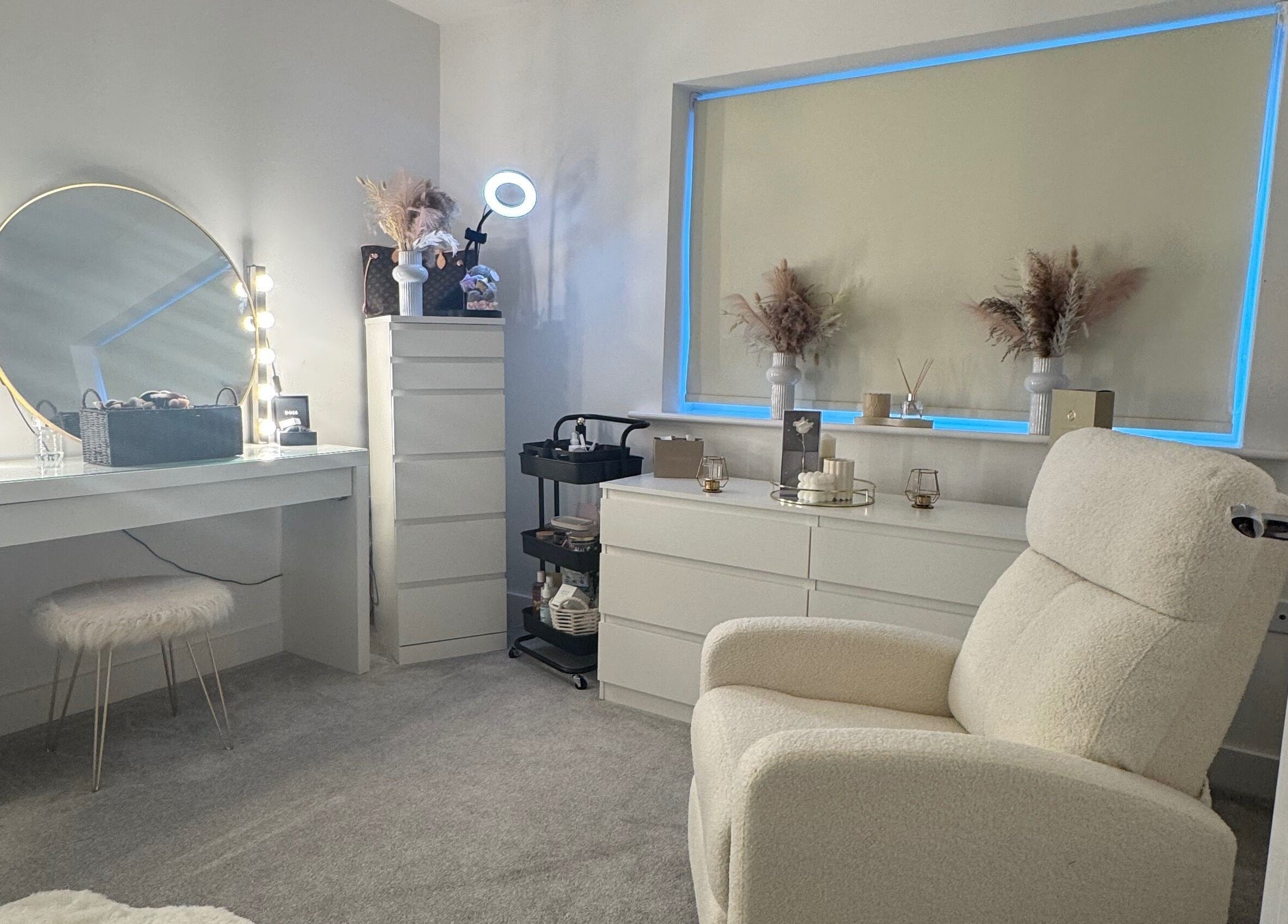 Calm beauty room at Ab.aesthetics, Clifton Upon Dunsmore, England, with a mirror, soft chair, and makeup station.