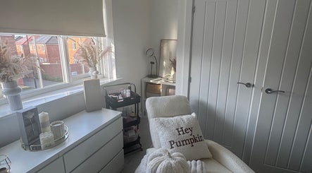 Elegant treatment room at Ab.aesthetics, Clifton Upon Dunsmore, England, with plush chair and stylish decor.