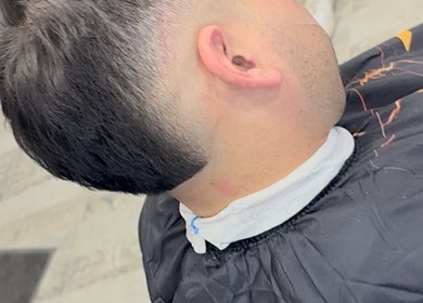 Corte de pelo moderno en Dakota Studio, Francisco Alvarez, Provincia De Buenos Aires, AR.