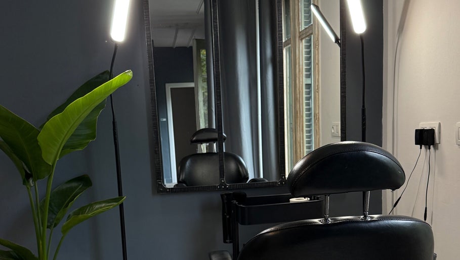Modern salon chair and mirror at Jack Moran Hair, Barcelona, Cataluña, ES.