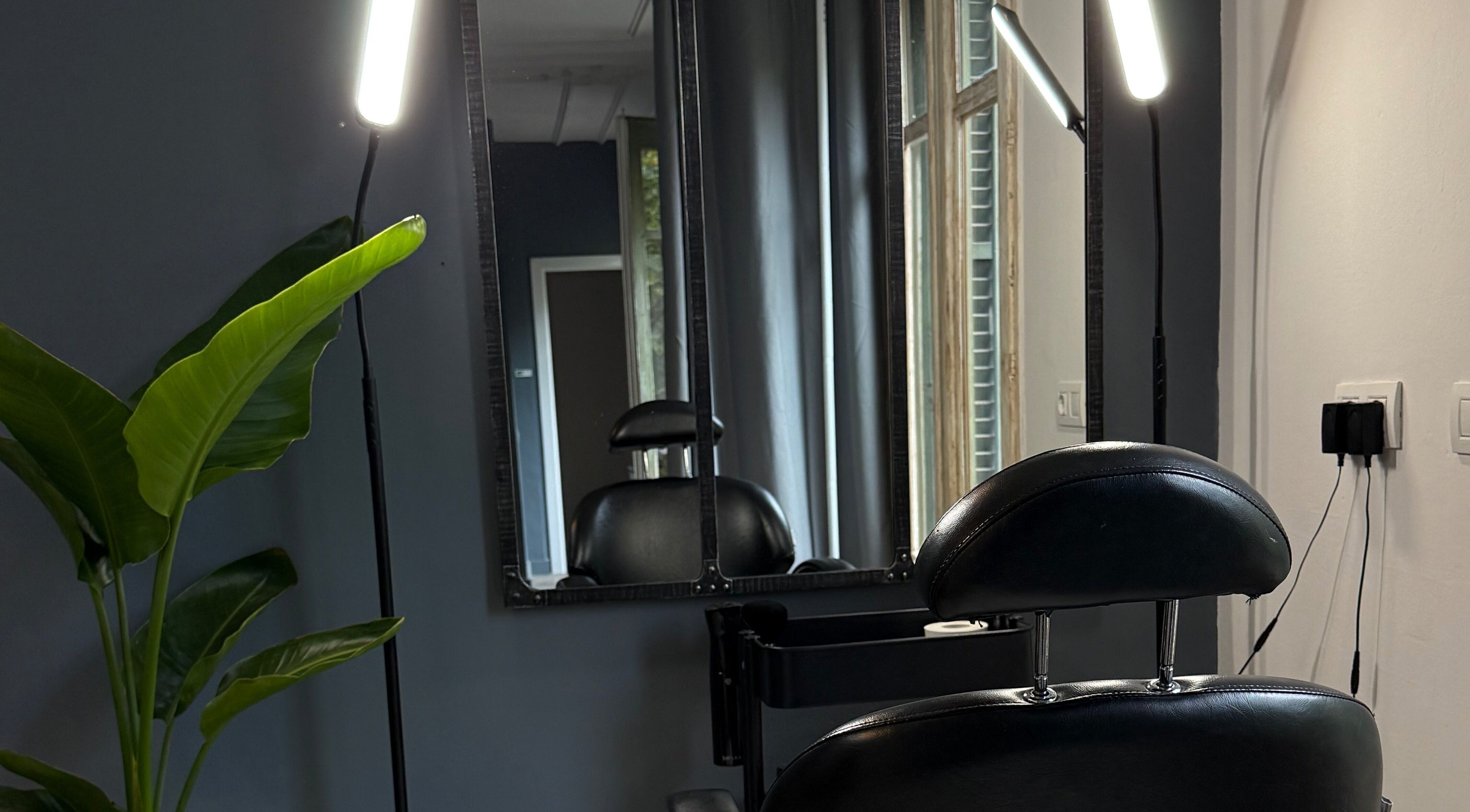 Modern salon chair and mirror at Jack Moran Hair, Barcelona, Cataluña, ES.