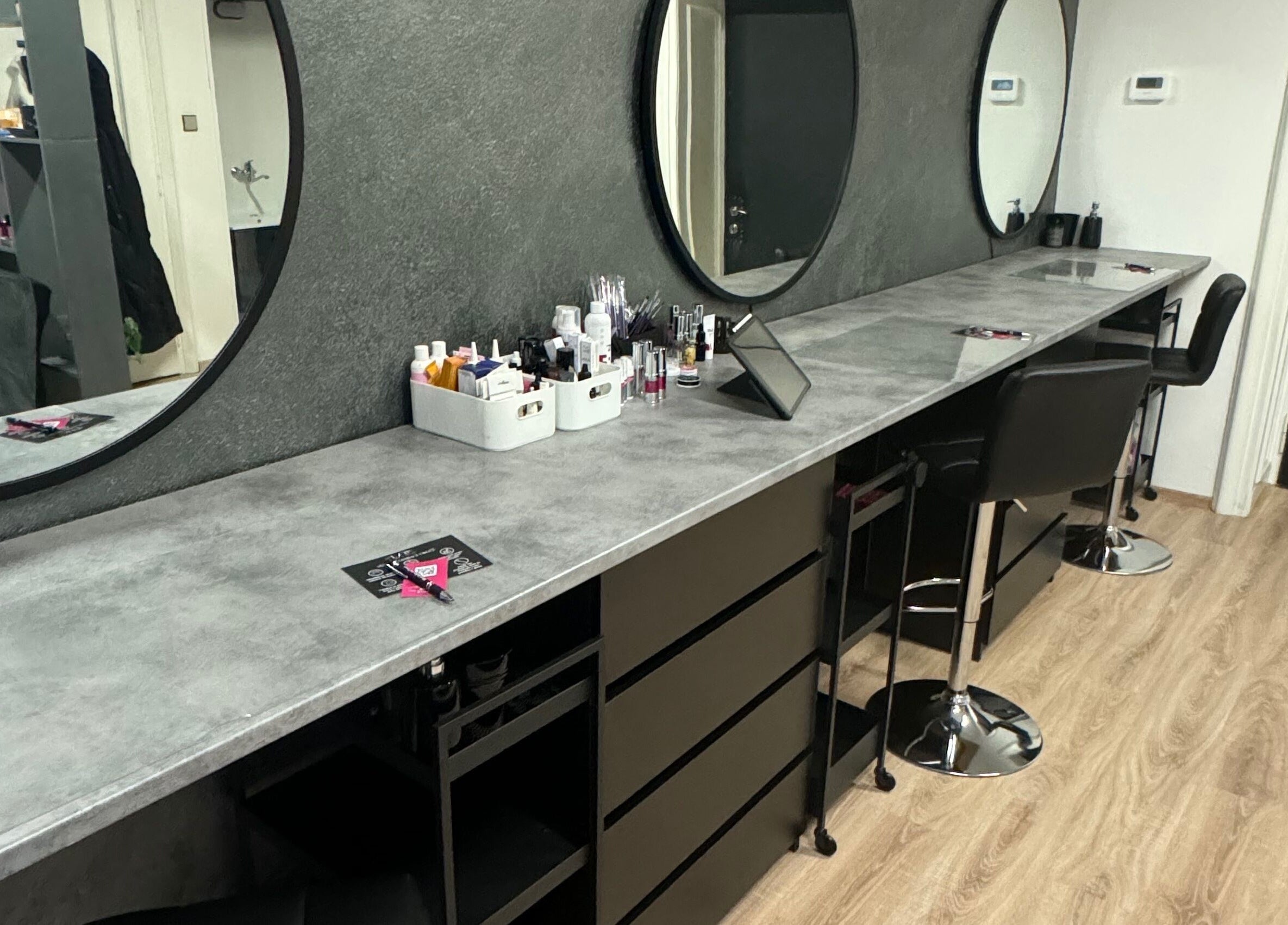 Interiér studia Klaris lashes & brows, Moravskoslezský Kraj, moderní líčení a úprava obočí.