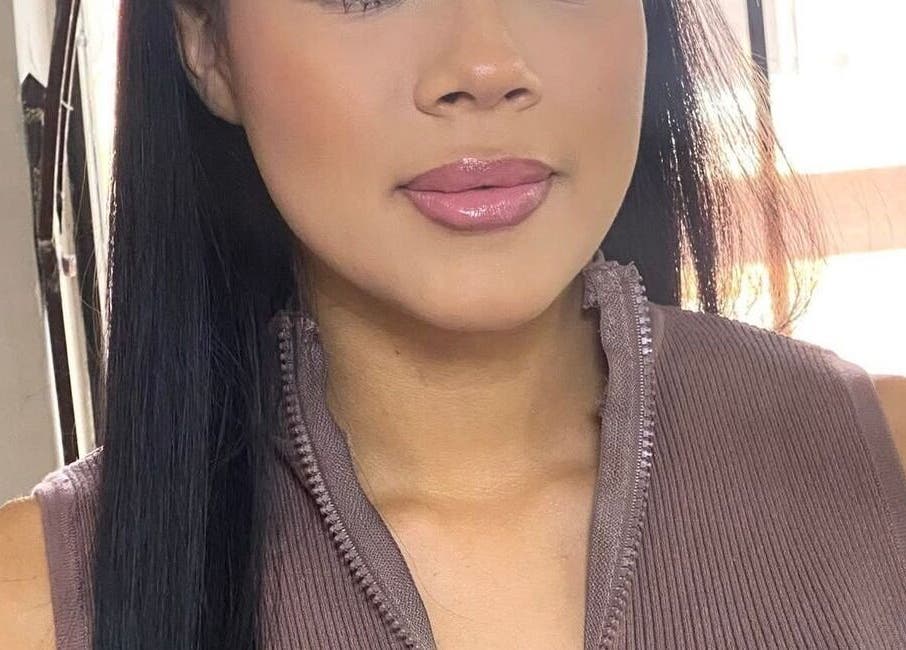 Mujer con maquillaje impecable en KIM STUDIO, Juan Aldama, Chihuahua, MX.