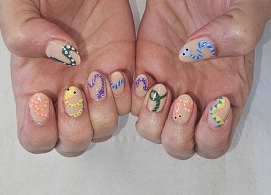 Vibrant snake-themed nail art at Tokyo Nailya, London, England, GB, showcasing intricate design and creativity.