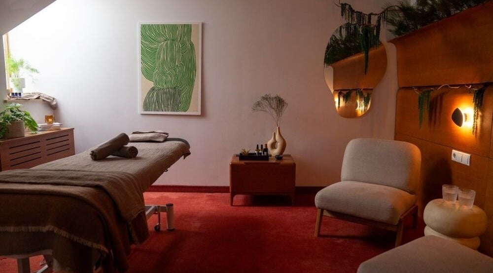 Cozy massage room at Sitgajos masažas in Vilnius, Vilniaus Apskritis, LT with a comfortable table and warm lighting.