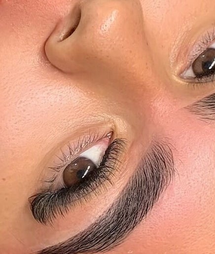 Cejas perfectamente arregladas en Dani Studio, La Cisterna, Región Metropolitana, CL.