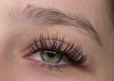Close-up of luxurious eyelash extensions at The Luxe Lounge Lash & Brows in Cardiff, Wales, GB.