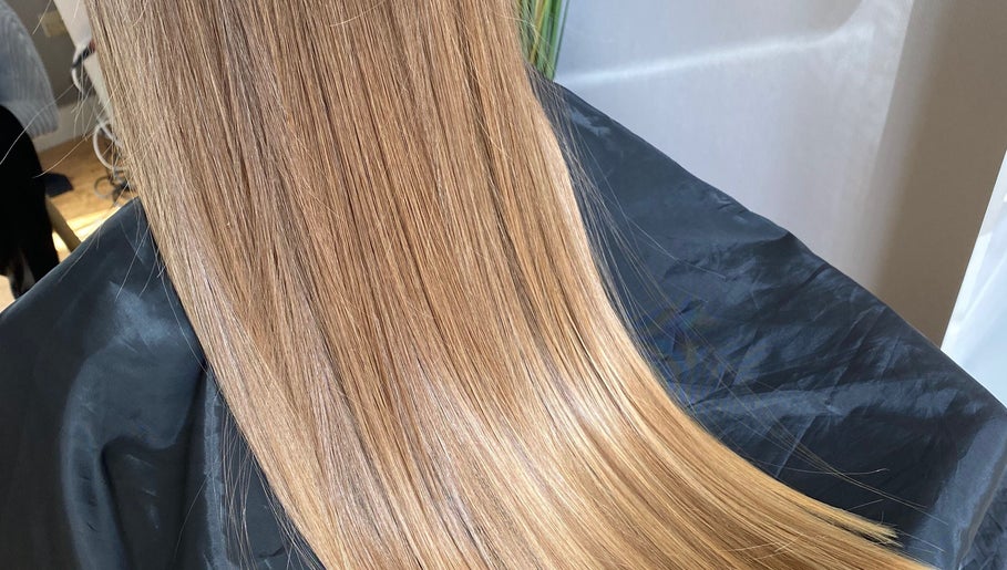 Cheveux lisses et brillants à Beaulissage By Sonia, Grande-synthe, Hauts-de-france, FR.