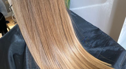 Cheveux lisses et soyeux après soin à Beaulissage By Sonia, Grande-synthe, Hauts-de-france, FR.