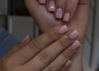 Perfecte nude nagels bij Cherrynailed, Arnhem, Gelderland, NL. Professionele manicure.