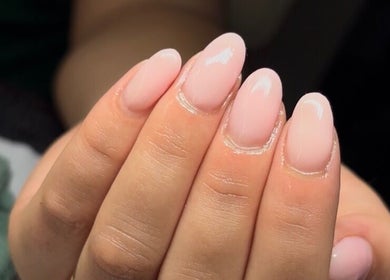 Pastelkleurige nagels bij Cherrynailed in Arnhem, Gelderland, NL.