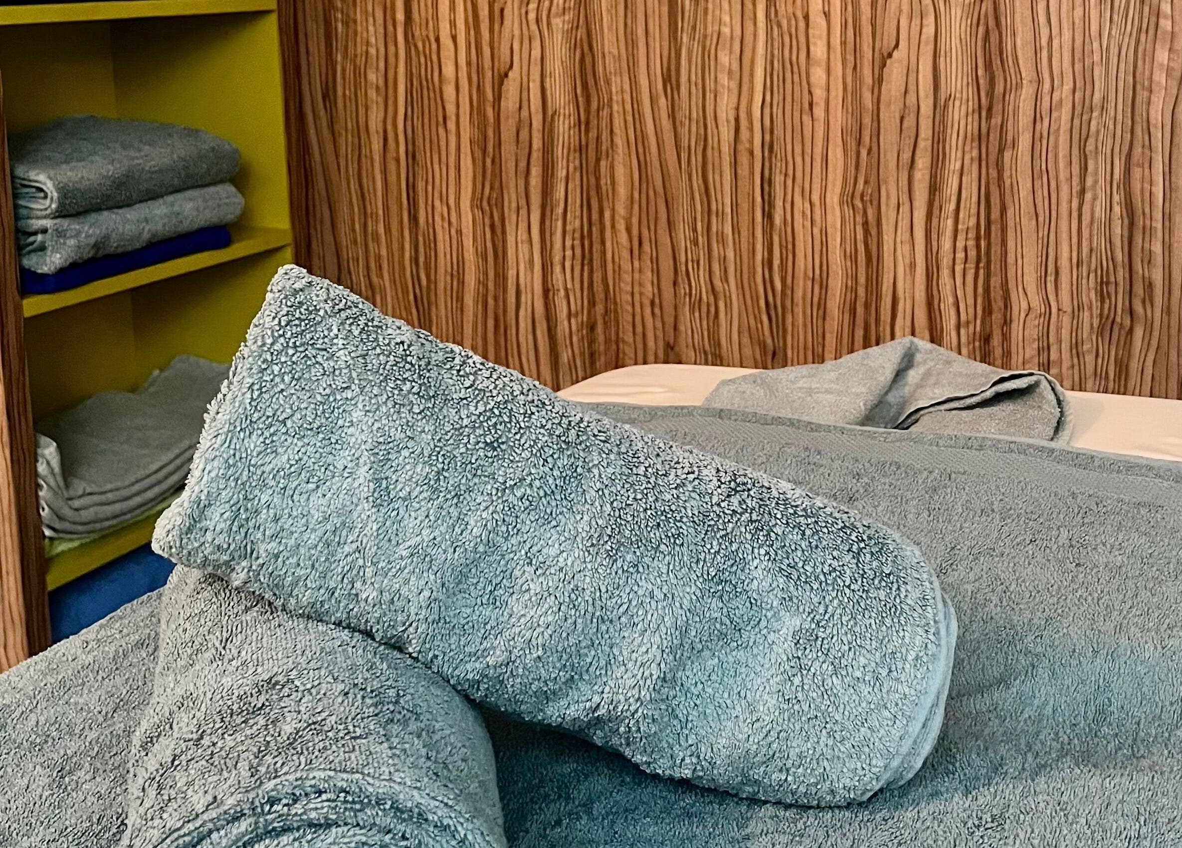 Луксозен масажен стая в Better Life - студио за кинезитерапия и масаж, София, Област София, BG.