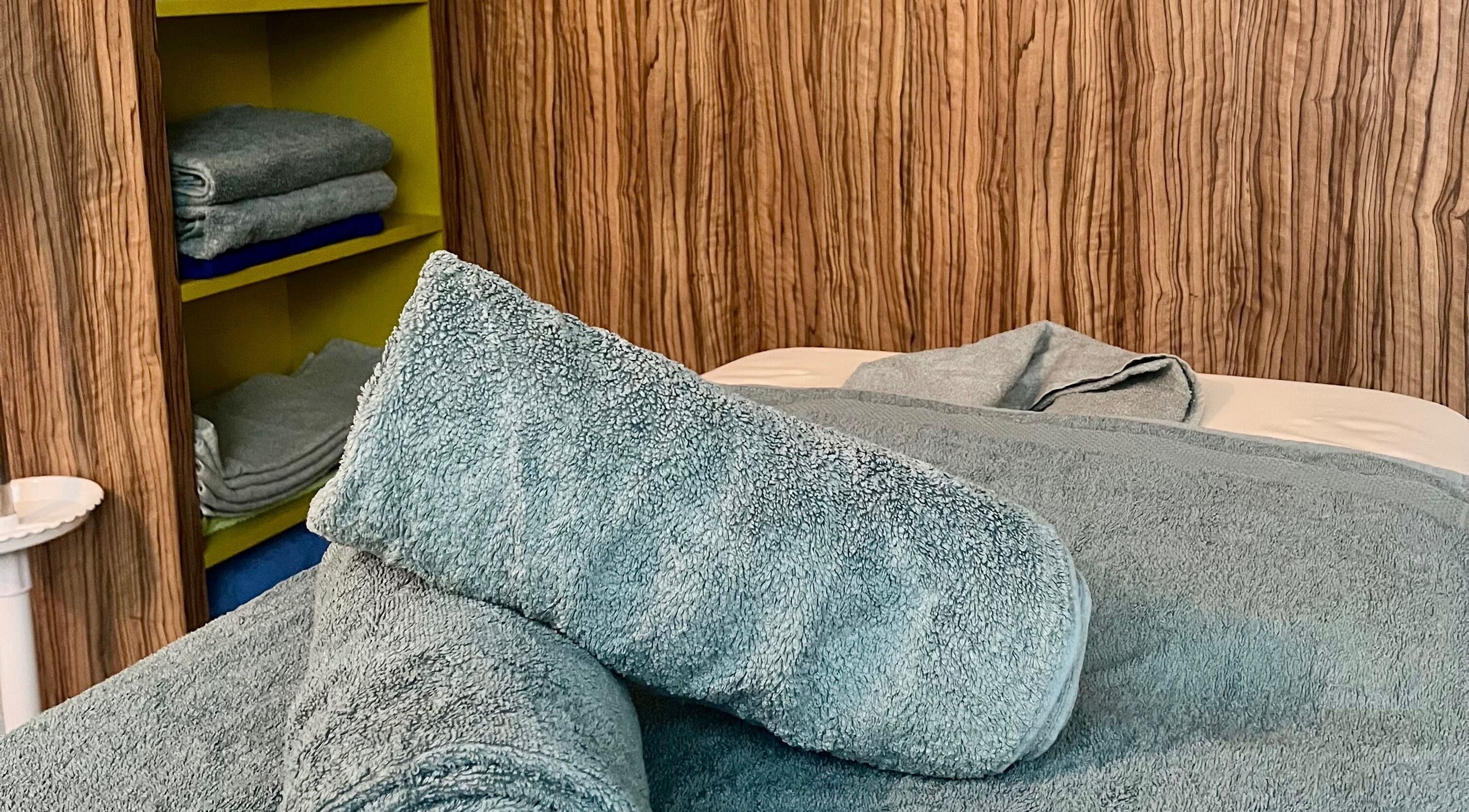 Луксозен масажен стая в Better Life - студио за кинезитерапия и масаж, София, Област София, BG.