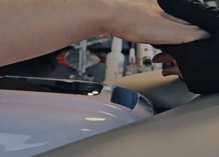 Manucure professionnelle chez Phoenix Nails Renens, Renens, Vaud, CH. Un travail de précision exemplaire.