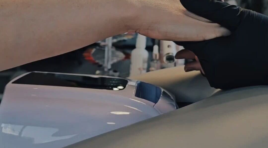 Manucure professionnelle chez Phoenix Nails Renens, Renens, Vaud, CH. Un travail de précision exemplaire.