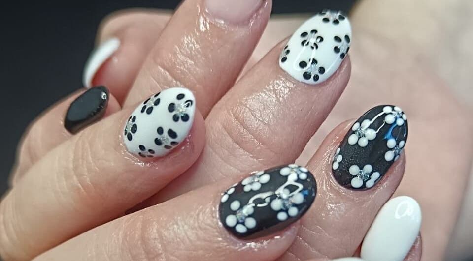 Black and white floral nail art at Kaybee Nails (Blessing), Cape Town, Western Cape, ZA.
