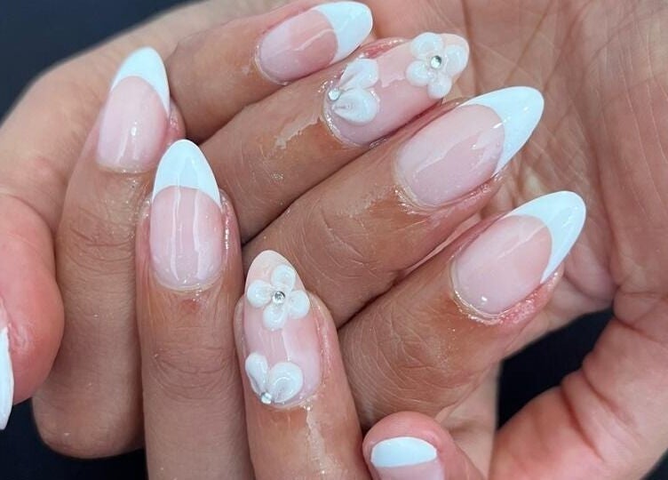 Elegant floral nail art at Kaybee Nails, Cape Town, Western Cape, ZA, featuring delicate white flowers.
