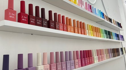 Bộ sưu tập màu sơn rực rỡ tại Yana Studio Nails Art, Hà Nội, Hà Nội, VN.