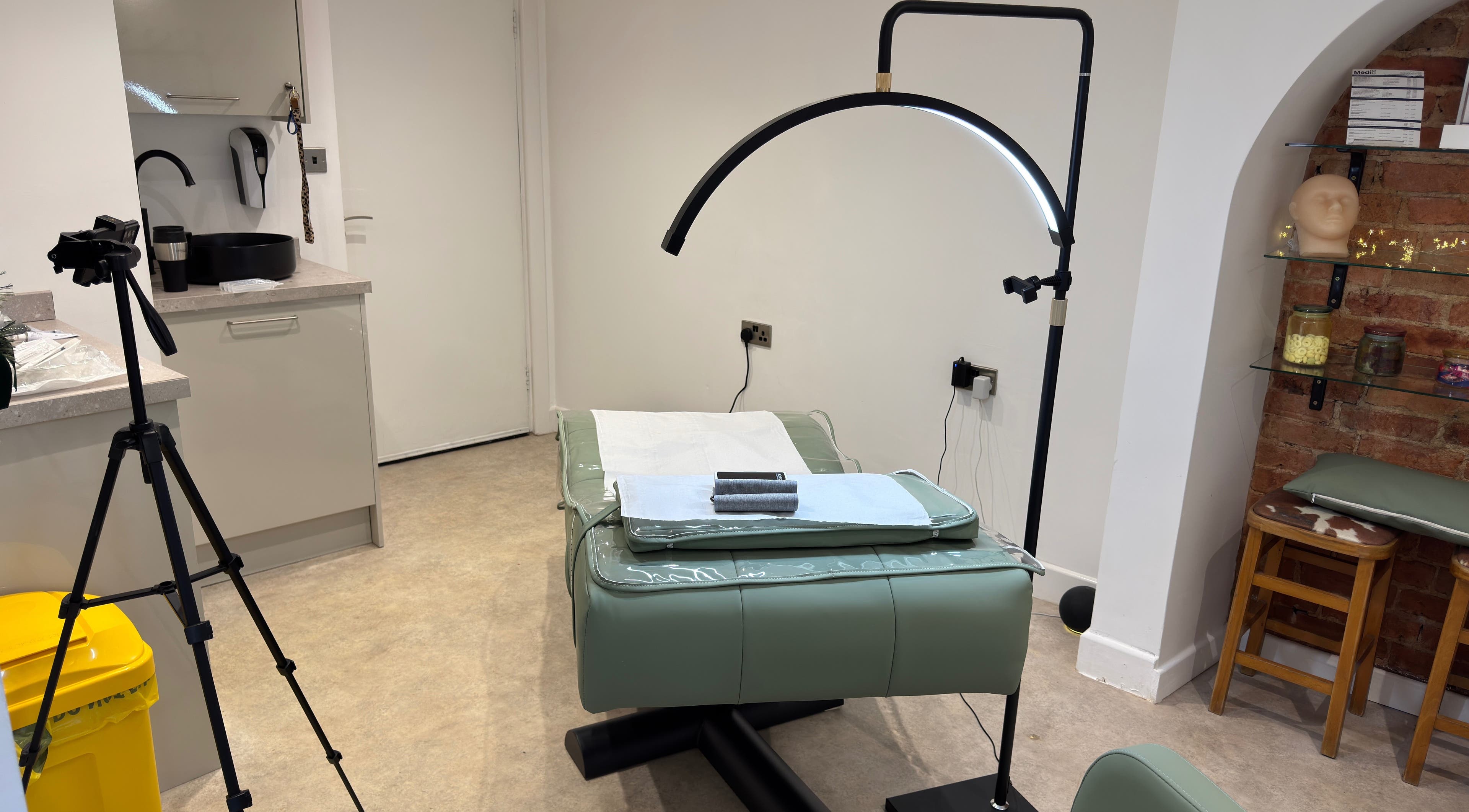 Modern treatment room at Pop Up Clinic INES MEDICS, Grantham, England, GB with sleek equipment.