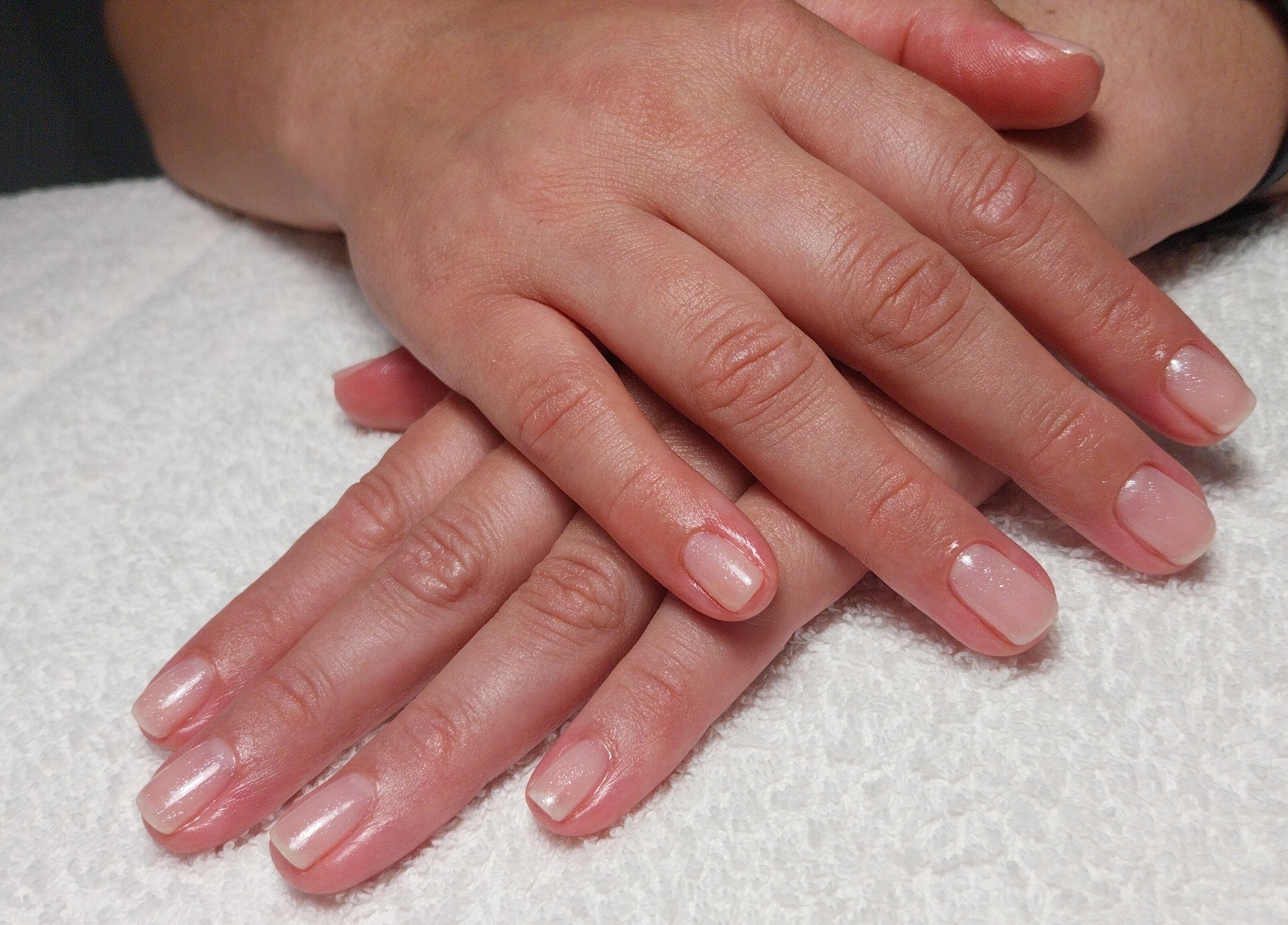 Mãos com unhas bem cuidadas em Official Nails Studio, Lisboa, Lisboa, PT.