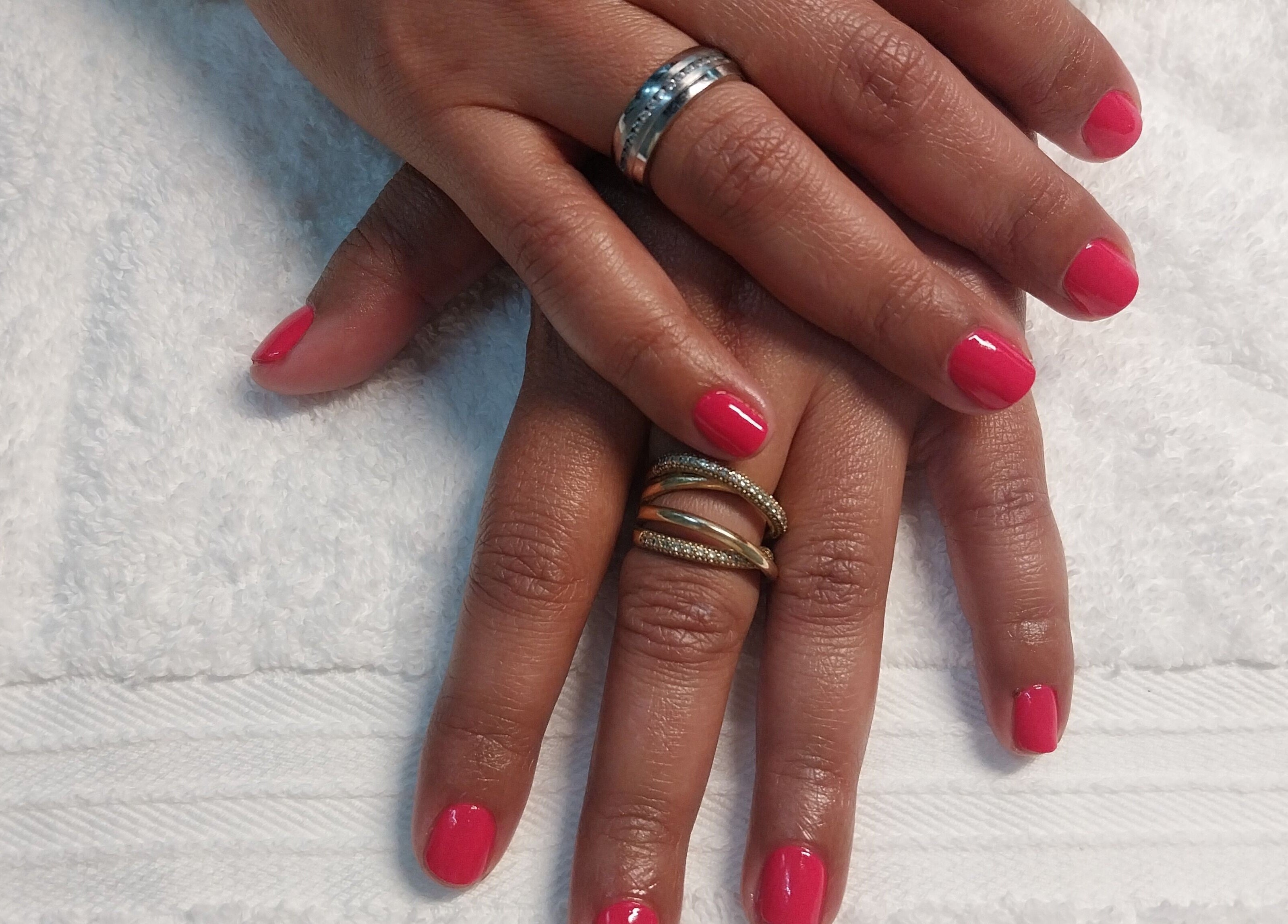 Manicure elegante com unhas vermelhas no Official Nails Studio, Lisboa, Lisboa, PT.