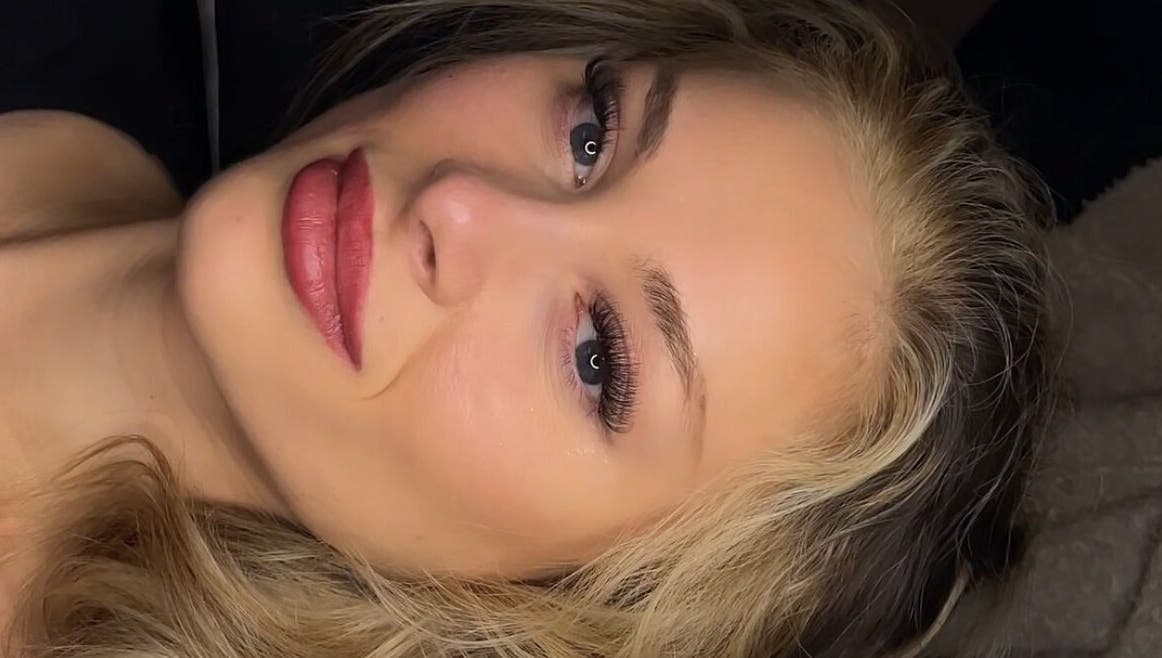 Kvinne nyter skjønnhetspleie hos Skaiazone i Oslo, Oslo, NO.