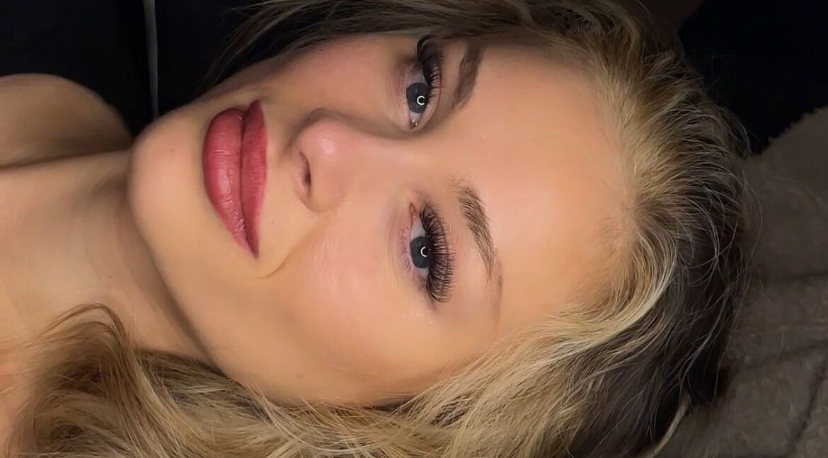 Kvinne nyter skjønnhetspleie hos Skaiazone i Oslo, Oslo, NO.