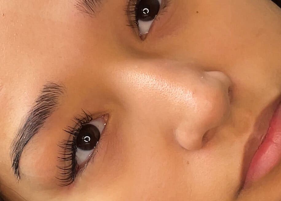 Nærbilde av elegante øyevipper etter behandling hos Skaiazone, Oslo, Oslo, NO.